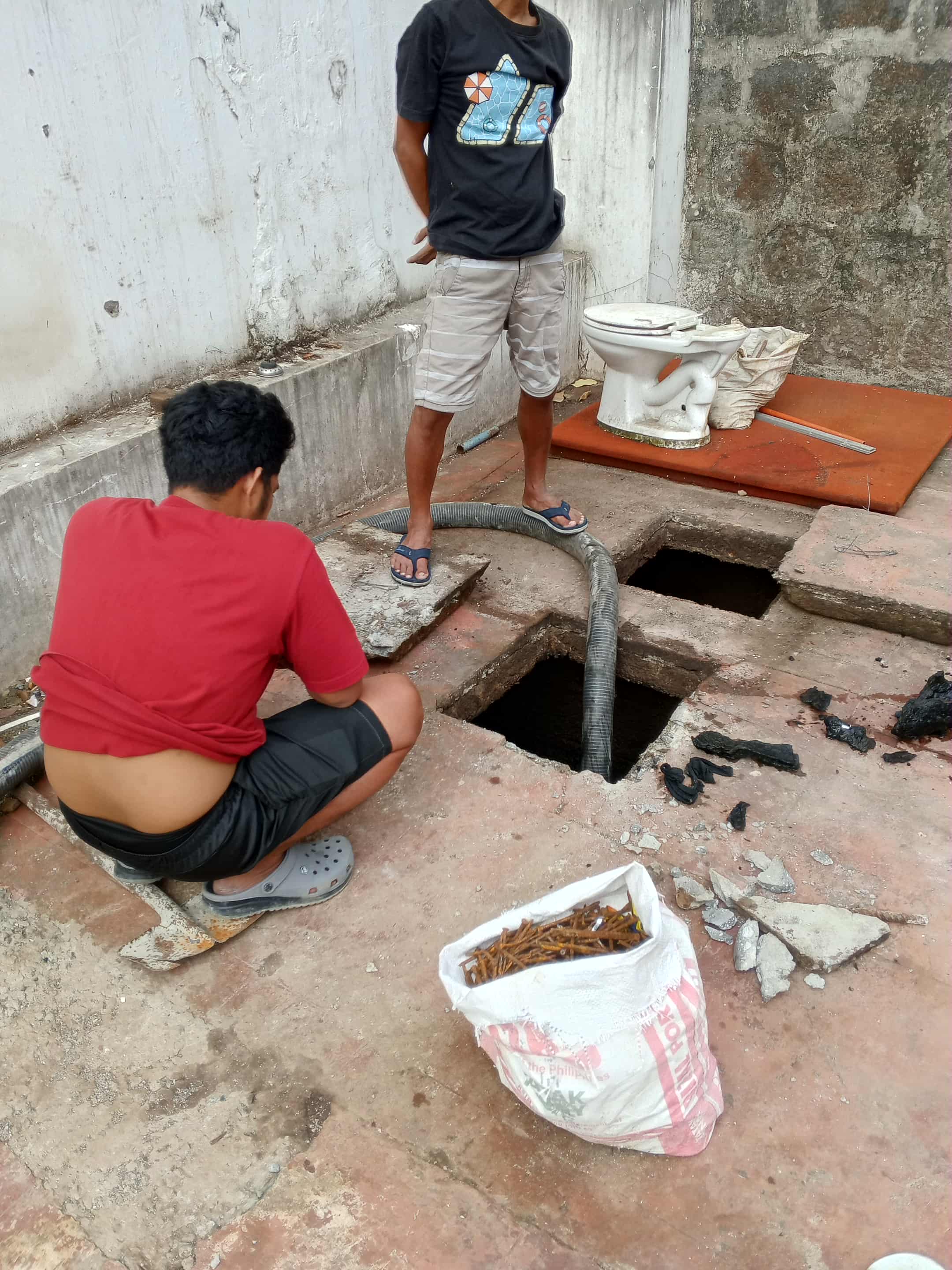 Drain declogging service